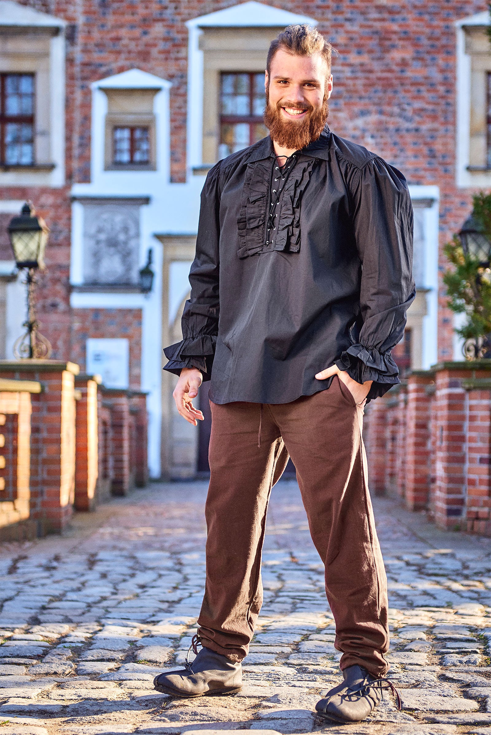 Imagen del producto Camisa con volantes negra