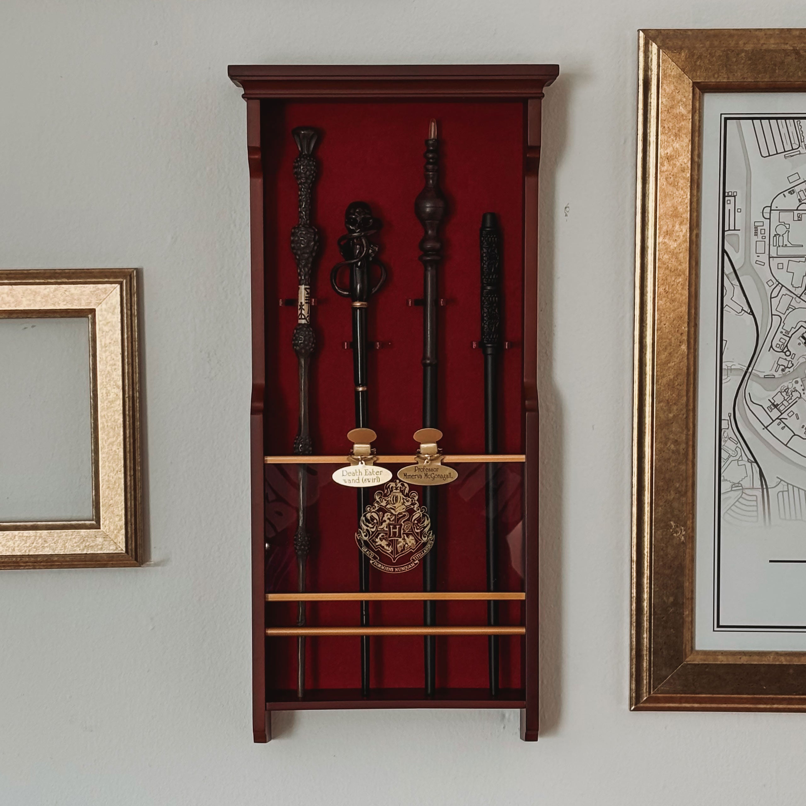 Imagen del producto Soporte de pared HP para 4 varitas de personajes