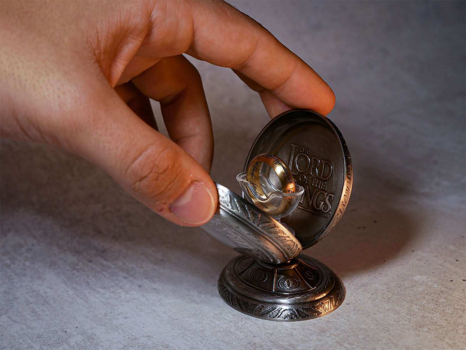Imagen del producto El Señor de los Anillos - El Anillo Único en Expositor de Joyas