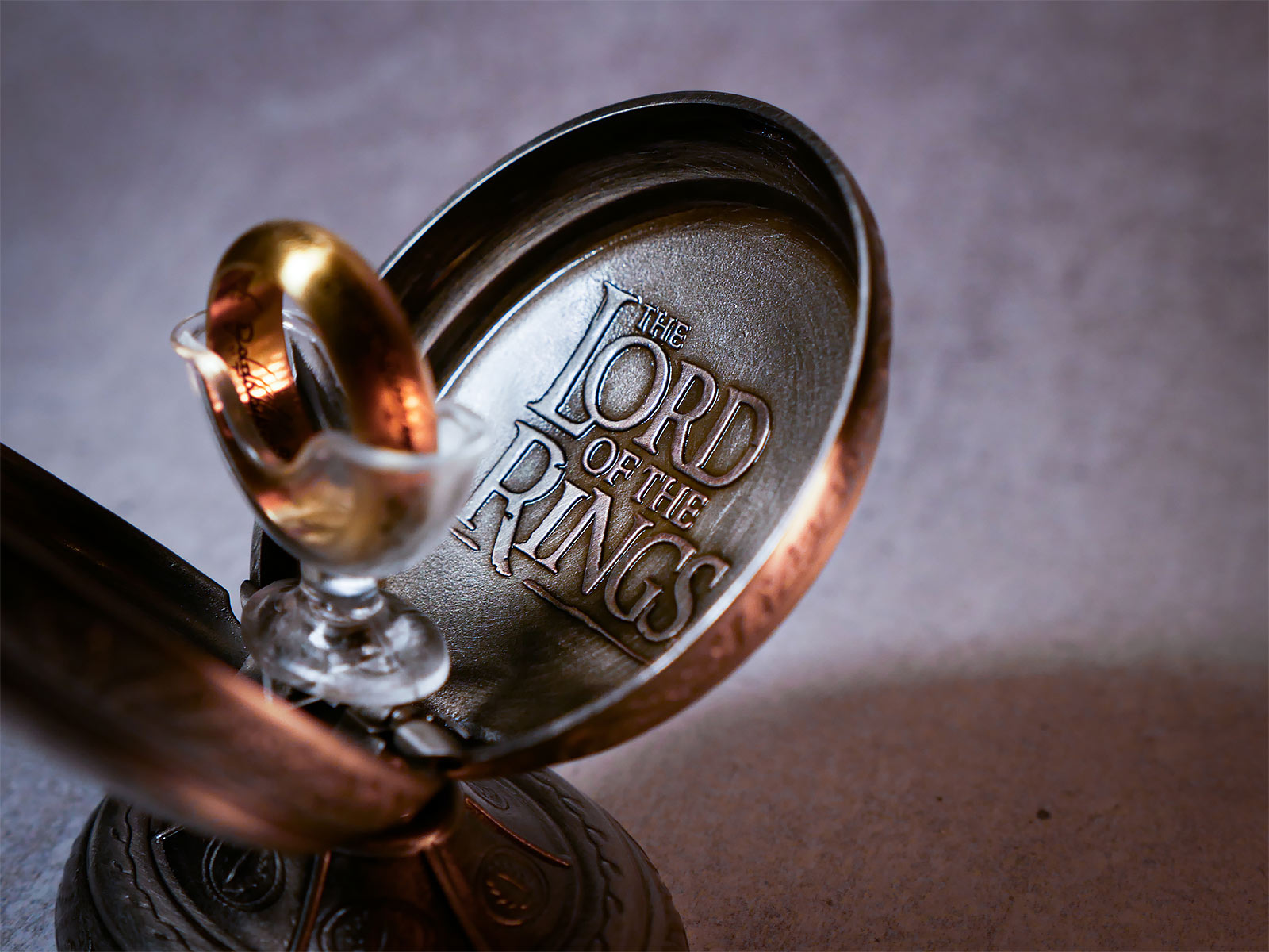 Imagen del producto El Señor de los Anillos - El Anillo Único en Expositor de Joyas