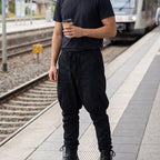 Imagen del producto Pantalón Bertram hombre con cordones en la parte inferior negro
