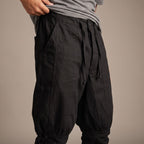 Imagen del producto Pantalón Bertram hombre con cordones en la parte inferior negro