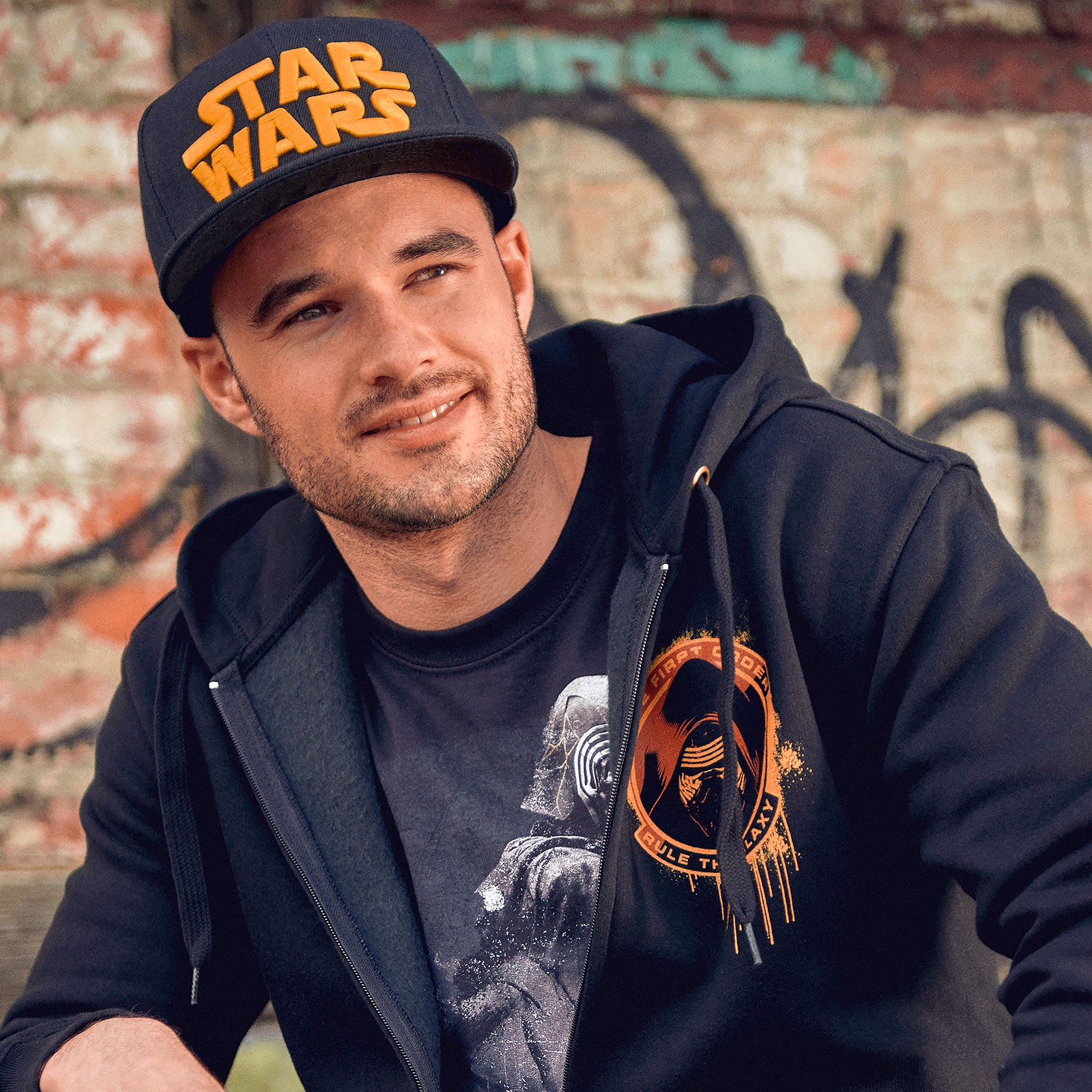Product image Star Wars - Gold-Colored Logo Snapback Cap