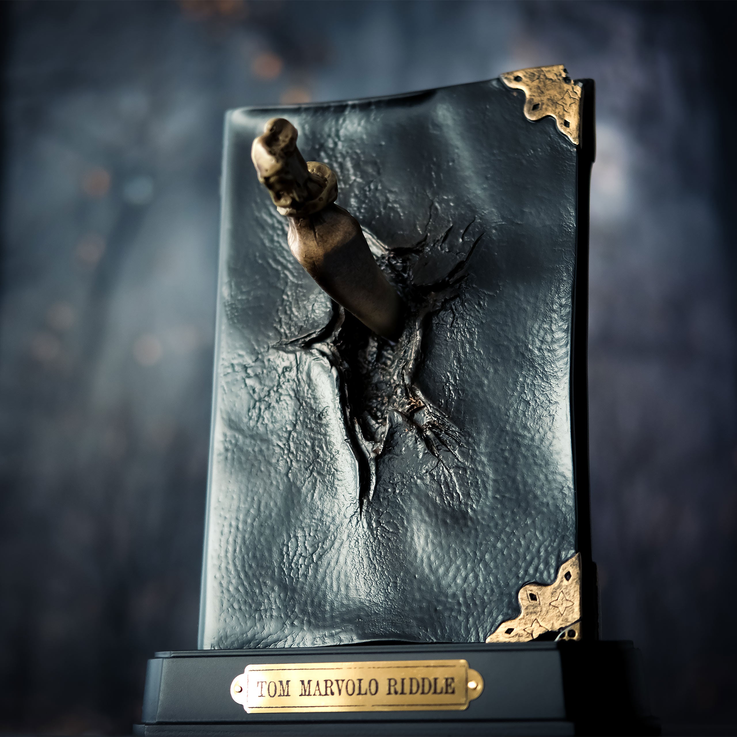 Imagen del producto Harry Potter - Estatua del diario de Riddle con diente de basilisco