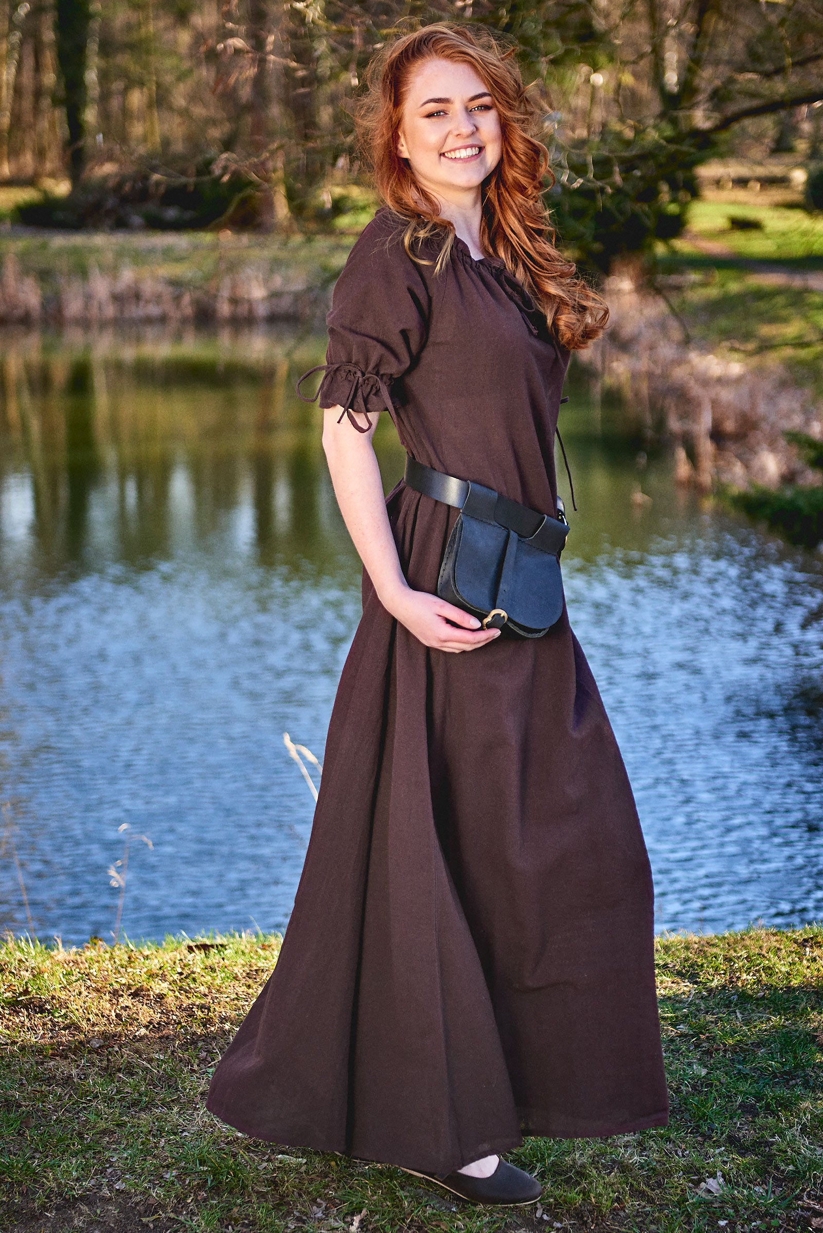 Imagen del producto Vestido medieval de manga corta marrón