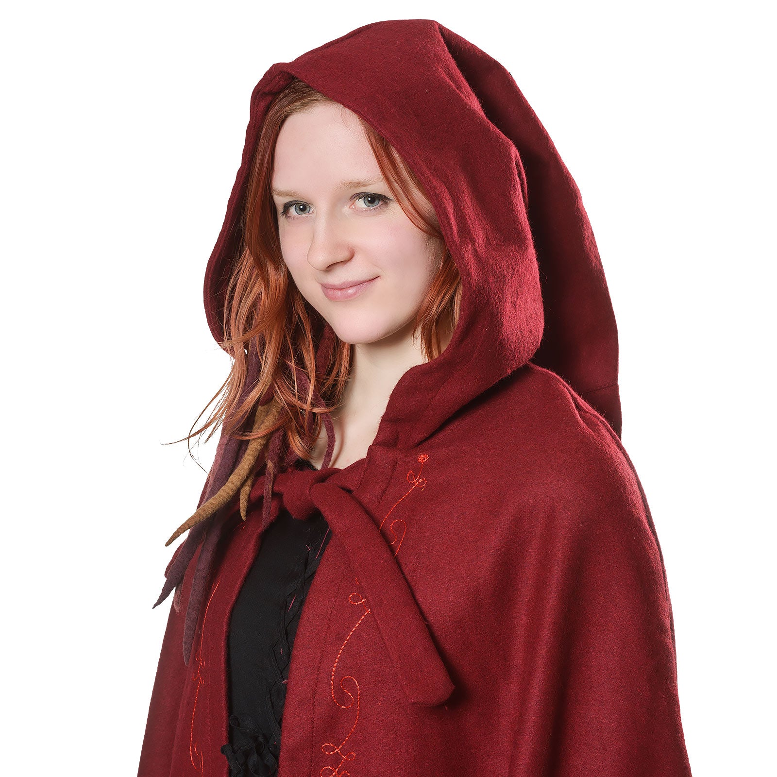 Imagen del producto Capa medieval con capucha y bordado rojo