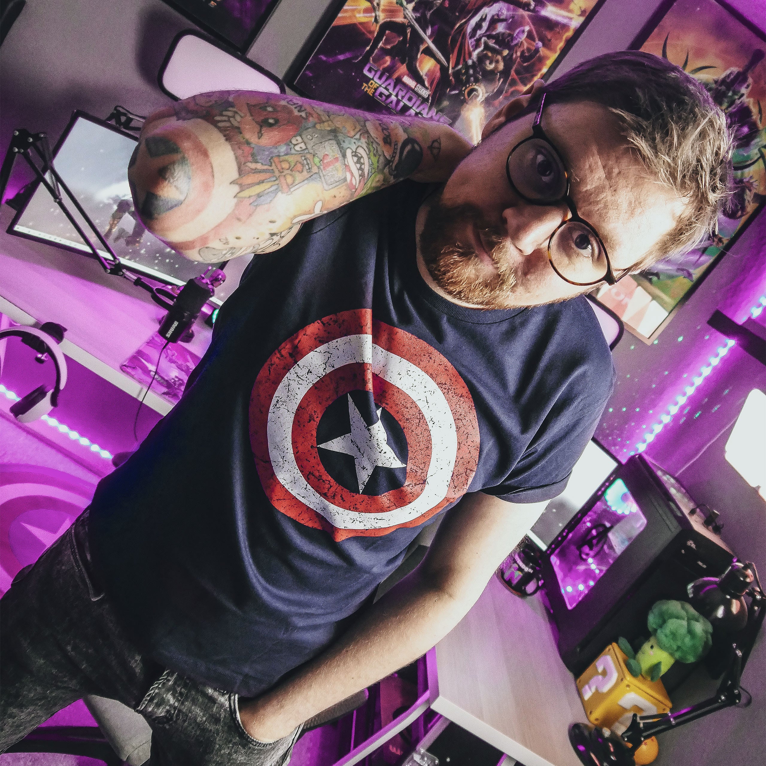 Imagen del producto Camiseta azul de Captain America - Logo de escudo envejecido