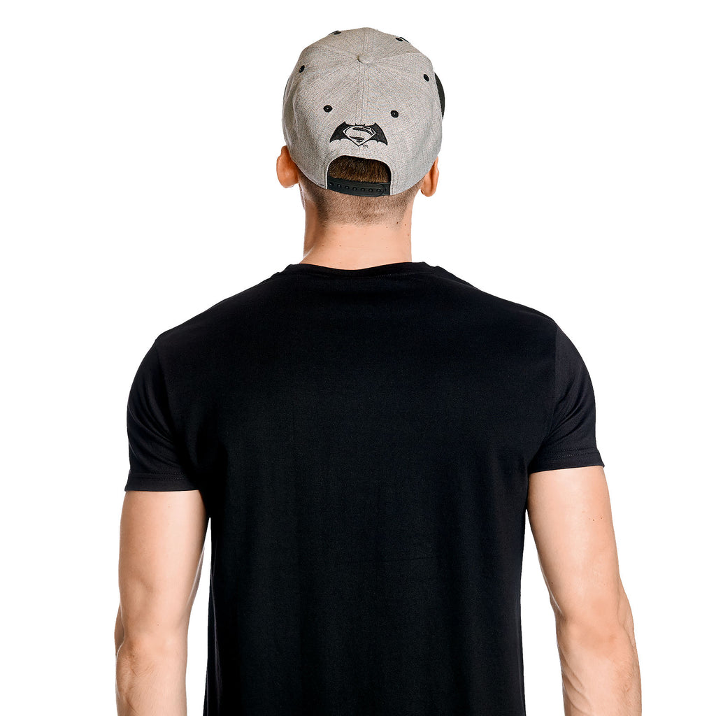Imagen del producto Batman v Superman - Gorra Snapback con Logo gris