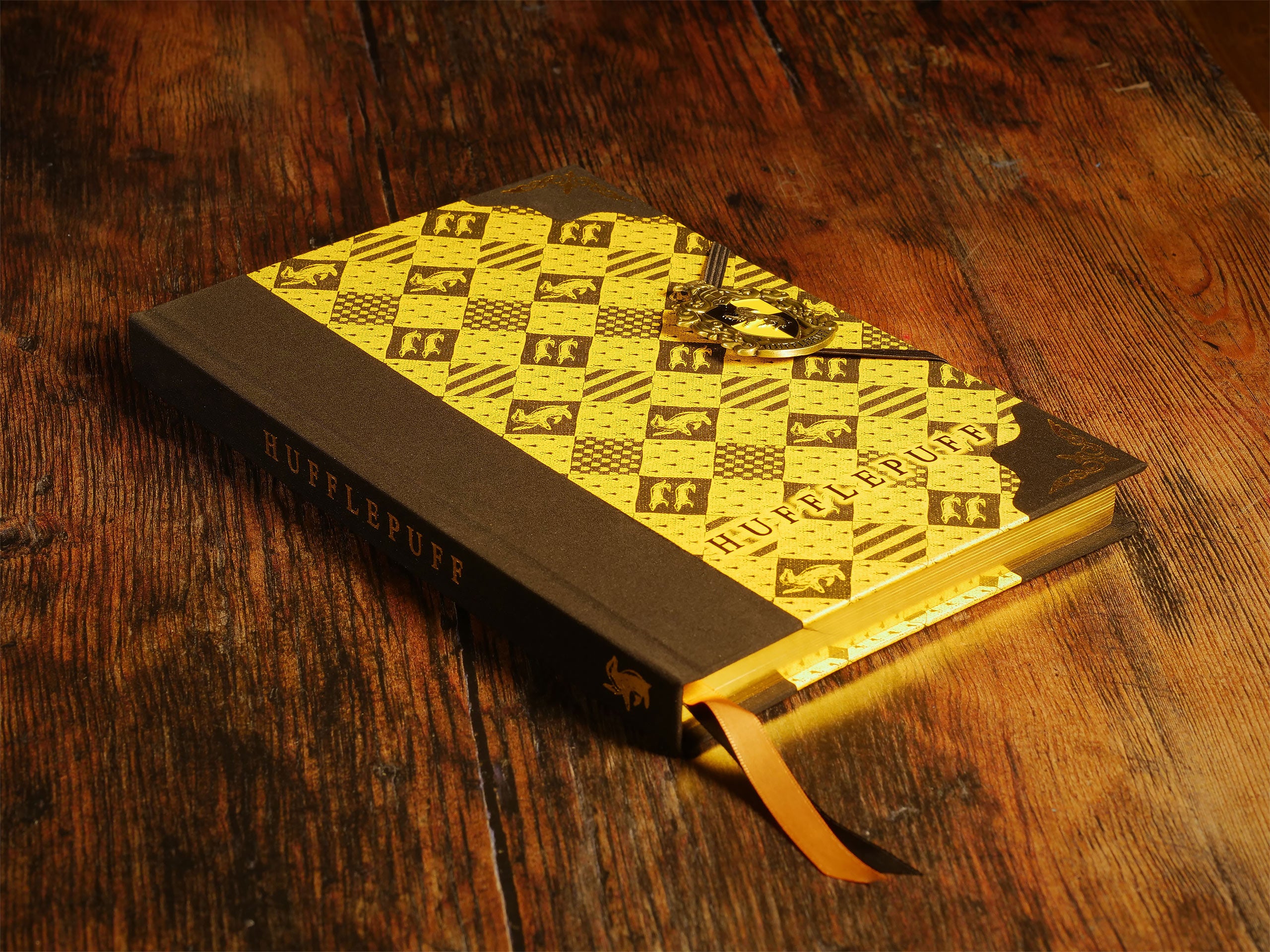 Imagen del producto Harry Potter - Escudo Hufflepuff Deluxe Cuaderno