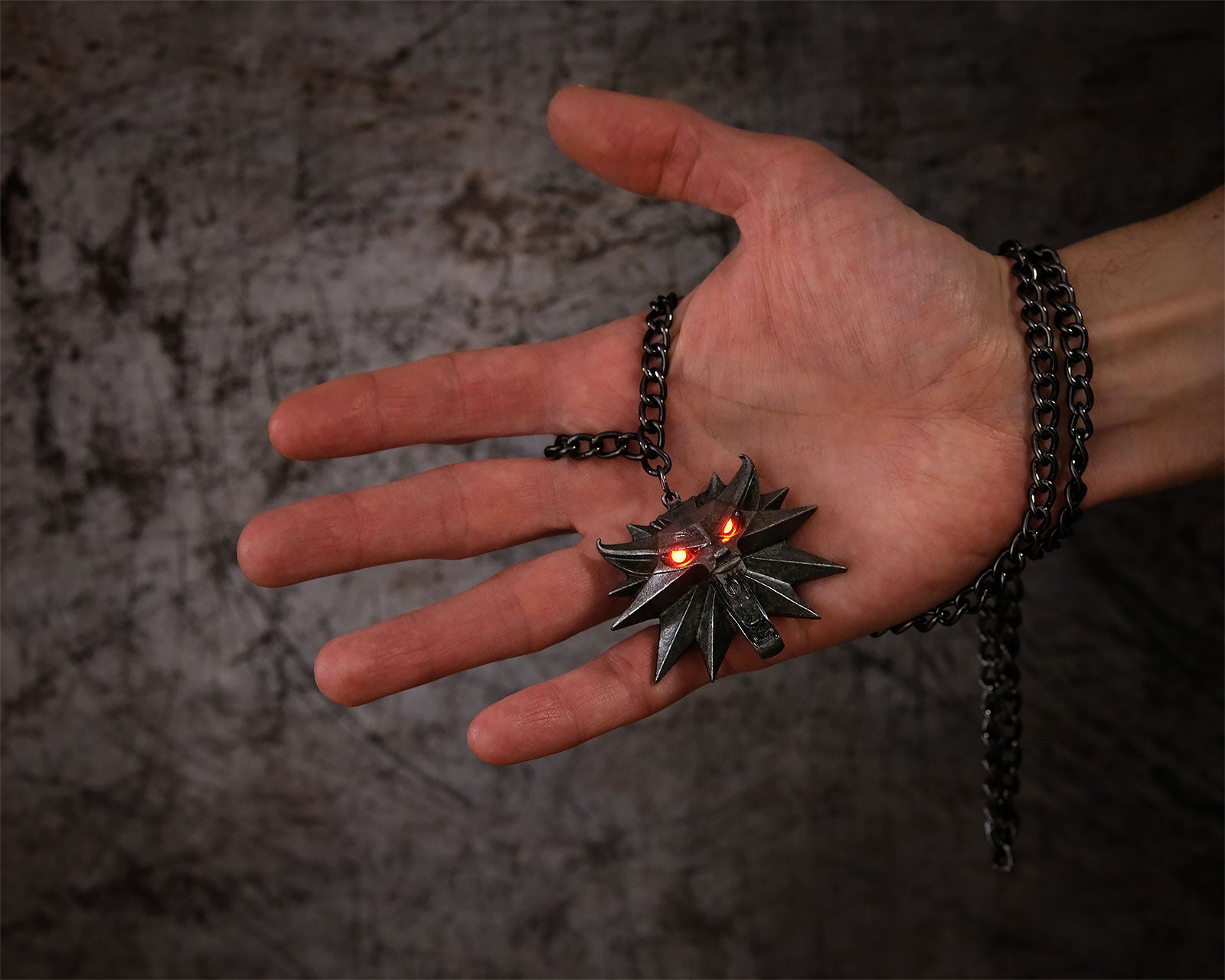 Imagen del producto Witcher - Medallón de Caza Salvaje con Ojos LED