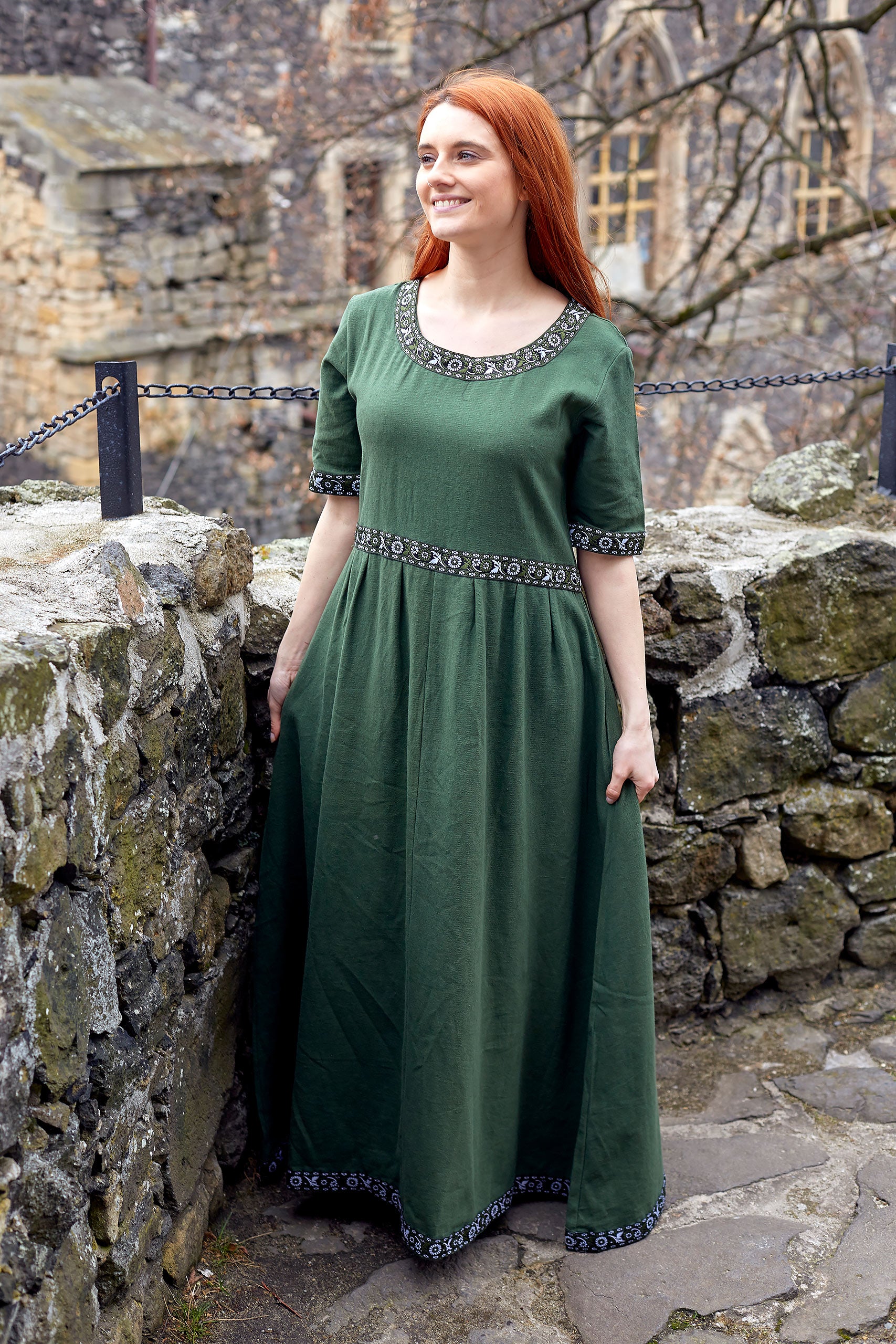 Imagen del producto Vestido medieval Ennlin con manga corta verde