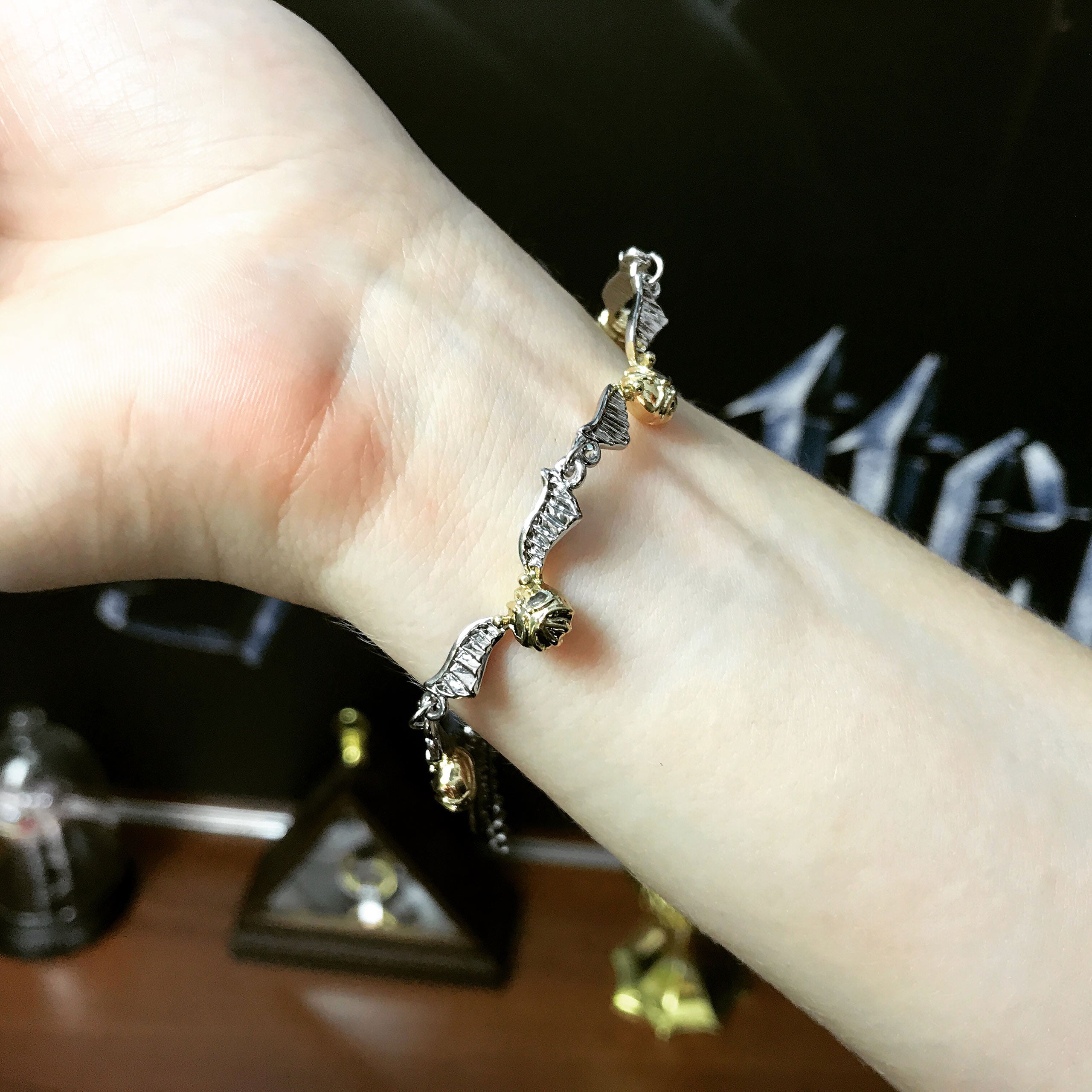 Imagen del producto Harry Potter - Pulsera Snitch Dorada