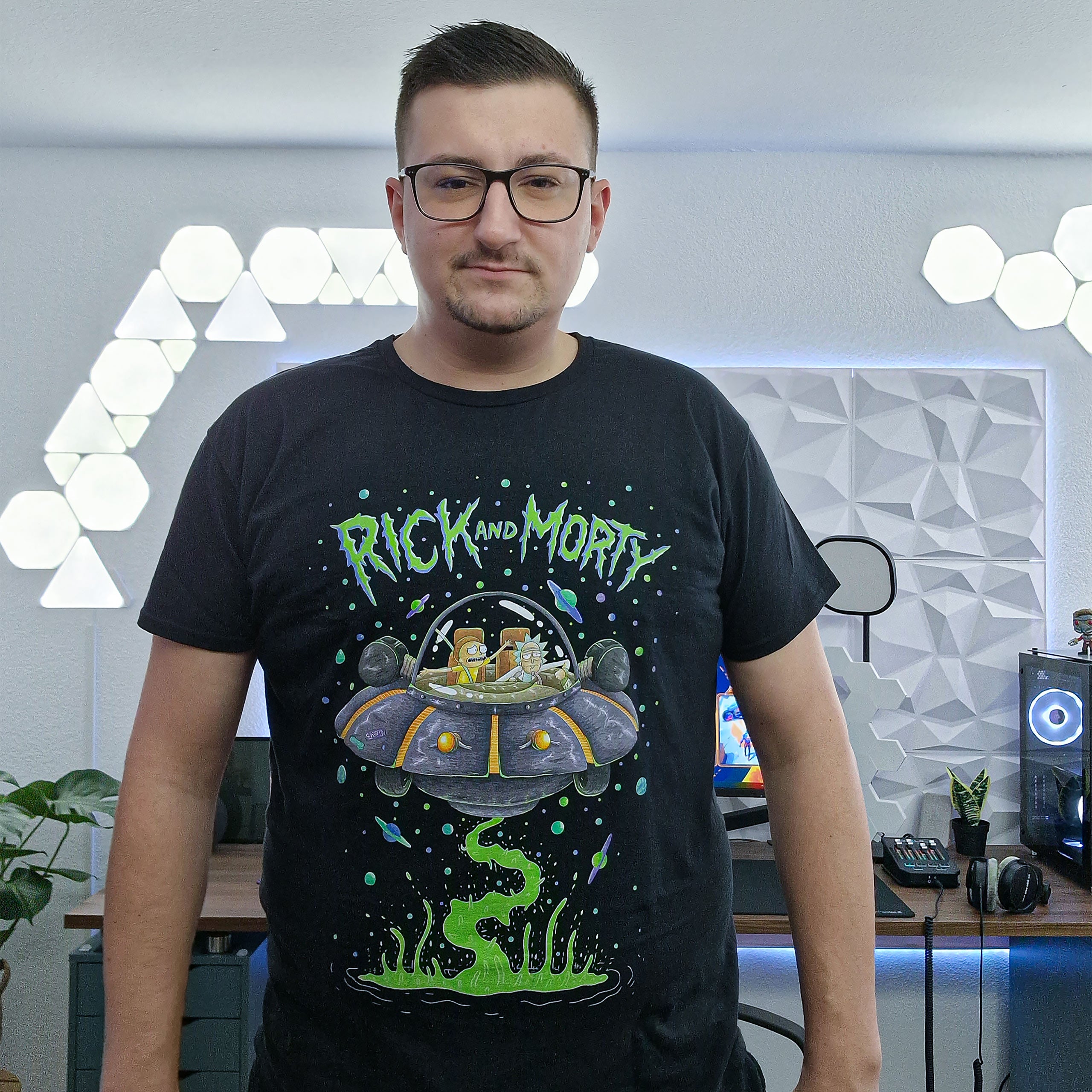 Imagen del producto Rick y Morty - Camiseta Space Cruiser negra