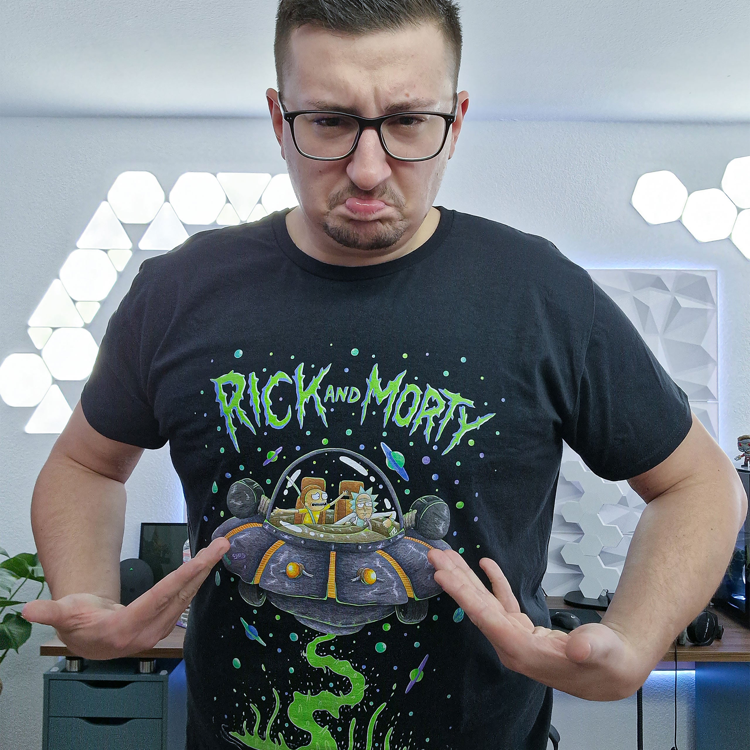 Imagen del producto Rick y Morty - Camiseta Space Cruiser negra