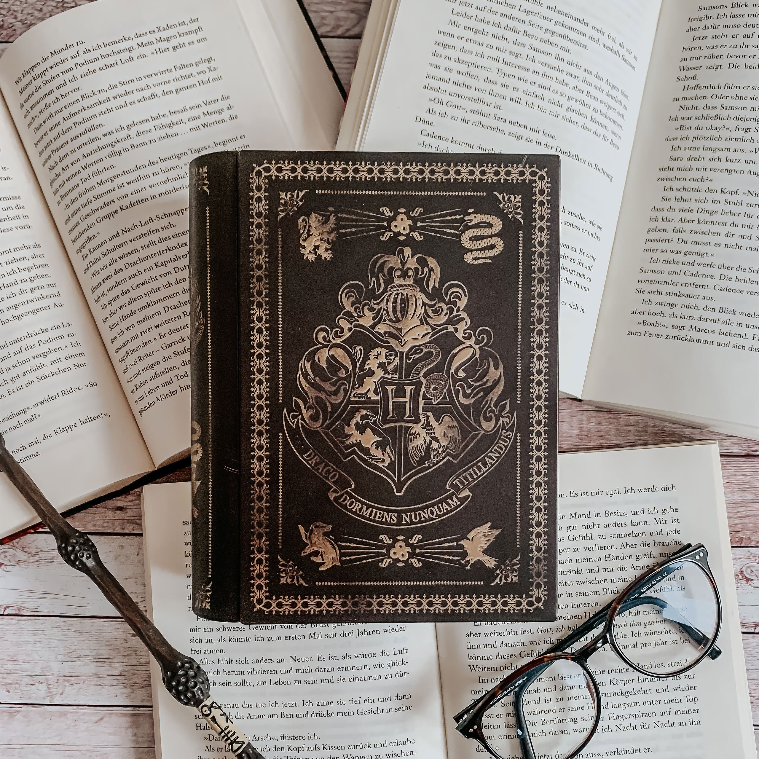 Product image Harry Potter - Hogwarts Magic Book Money Box