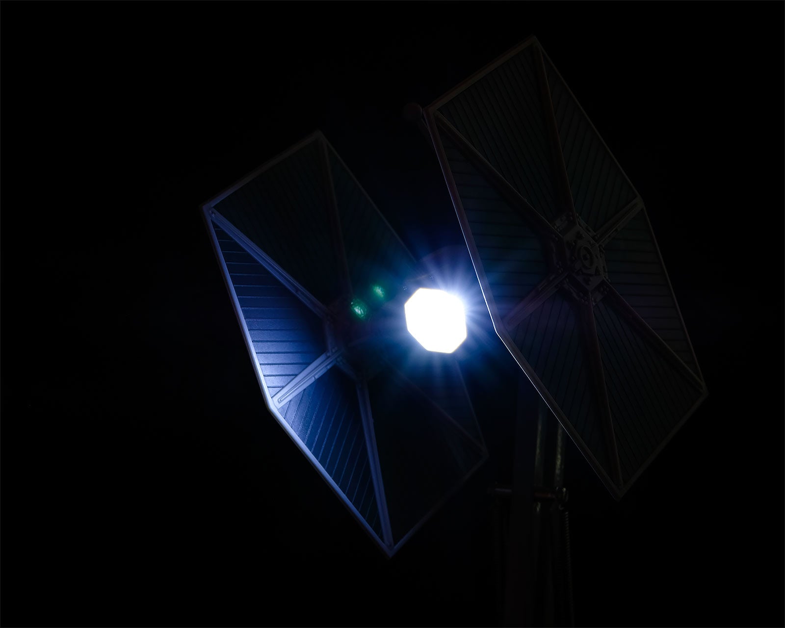 Imagen del producto Star Wars - Lámpara de mesa Tie Fighter