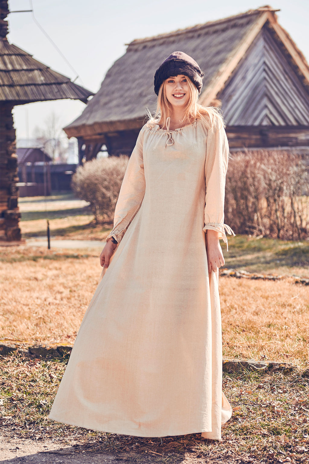 Imagen del producto Vestido medieval de manga larga beige