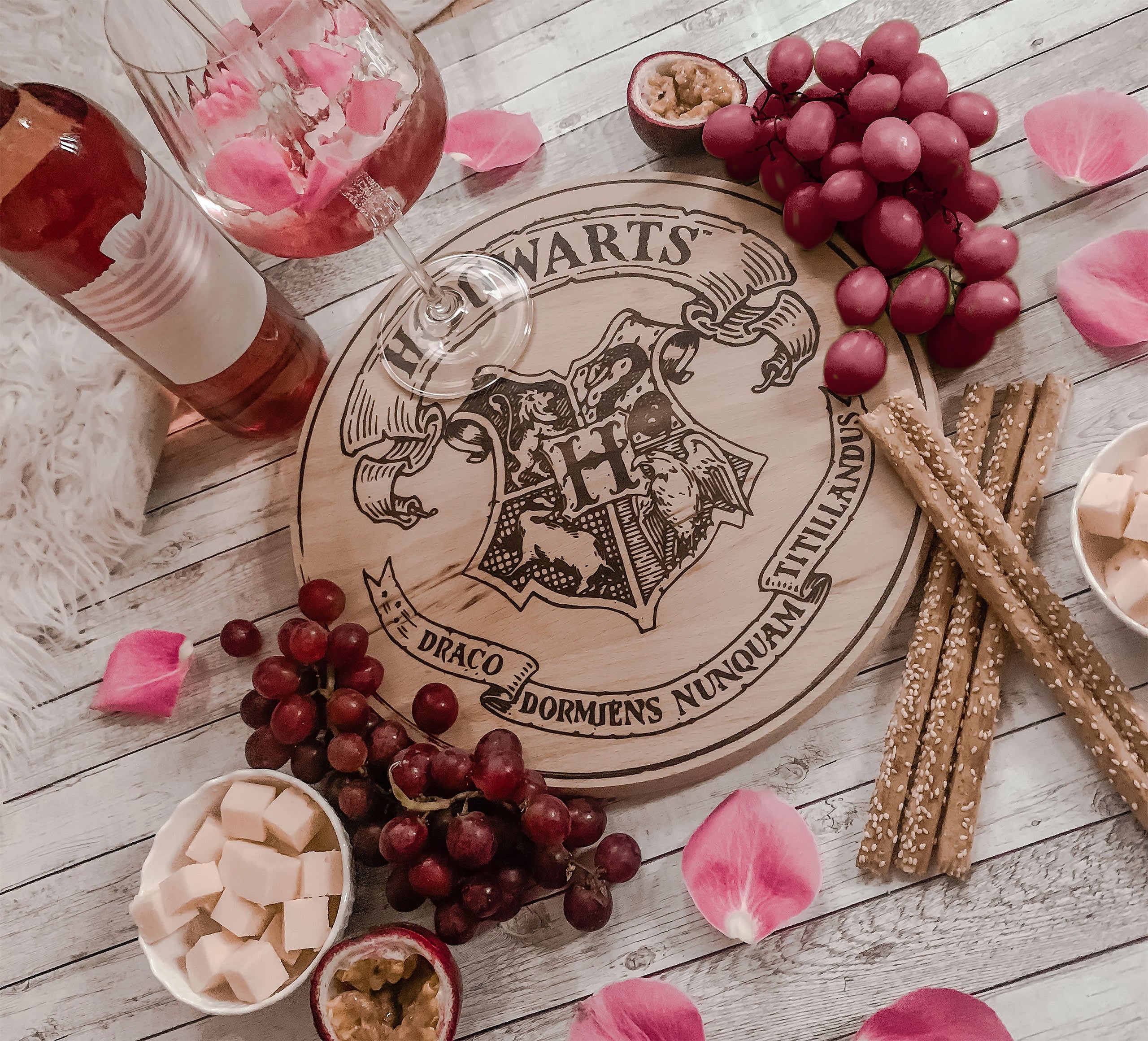 Imagen del producto Harry Potter - Tabla de cortar escudo de Hogwarts de haya
