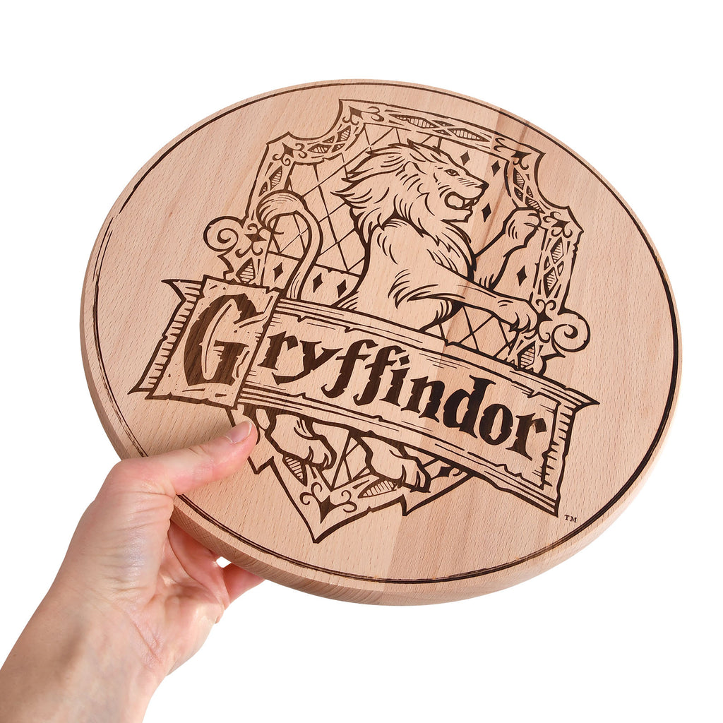 Imagen del producto Harry Potter - Tabla de cortar de madera de haya con el escudo de Gryffindor