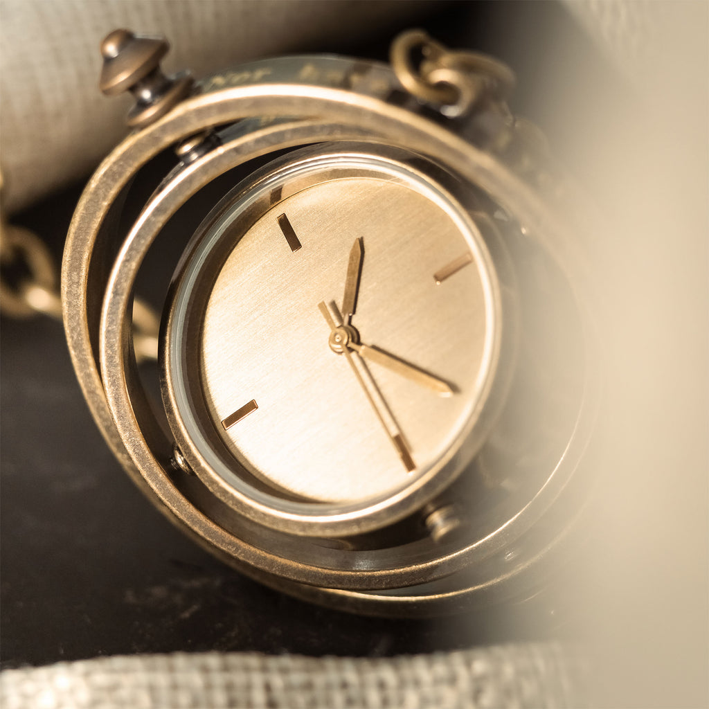 Imagen del producto Harry Potter - Collar con reloj de arena giratorio