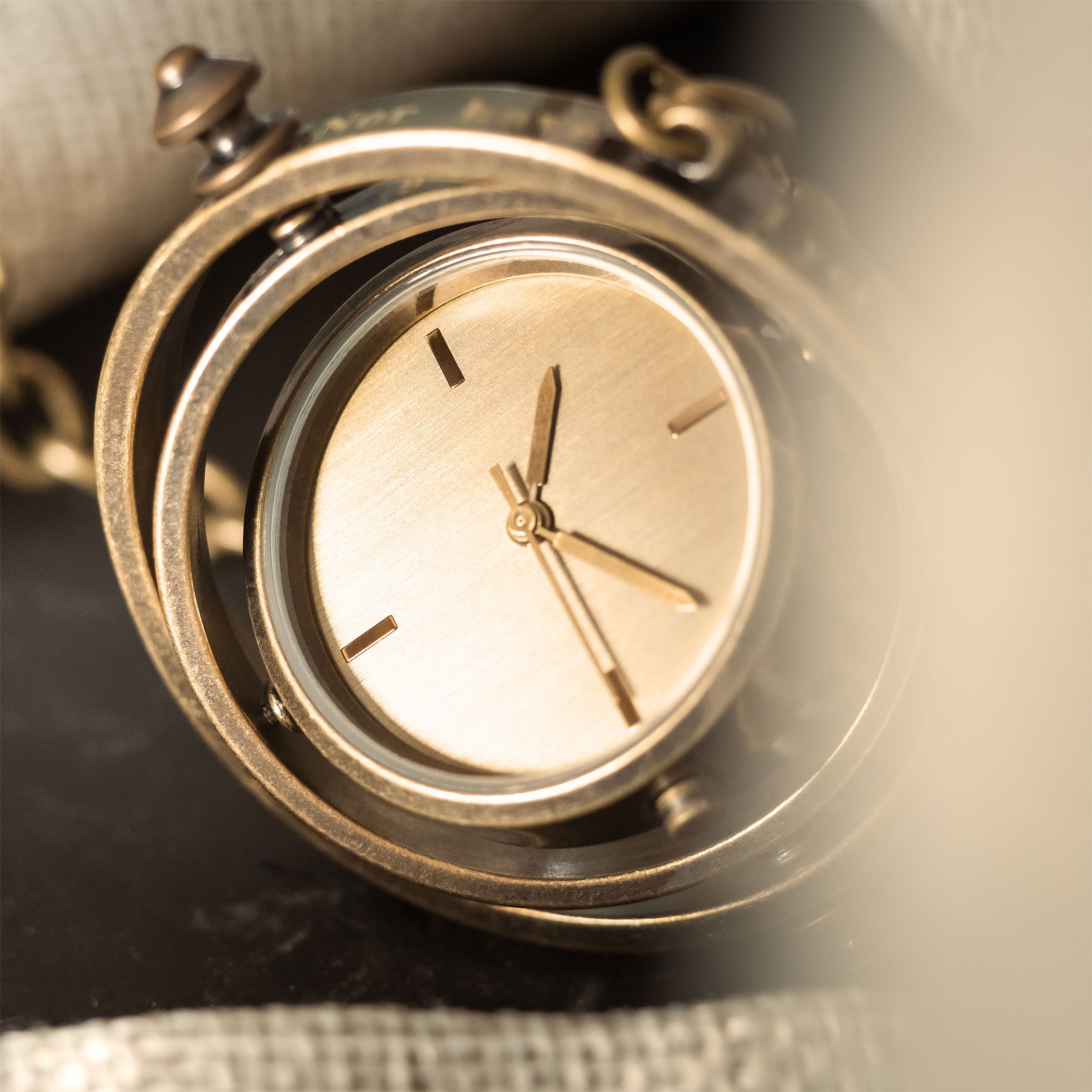 Imagen del producto Harry Potter - Collar con reloj de arena giratorio