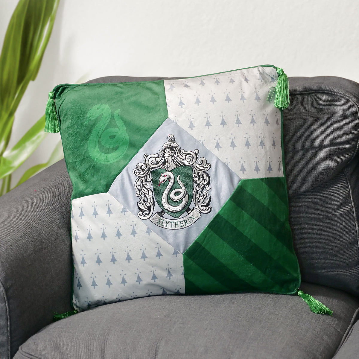 Imagen del producto Harry Potter - Cojín Slytherin deluxe con borlas