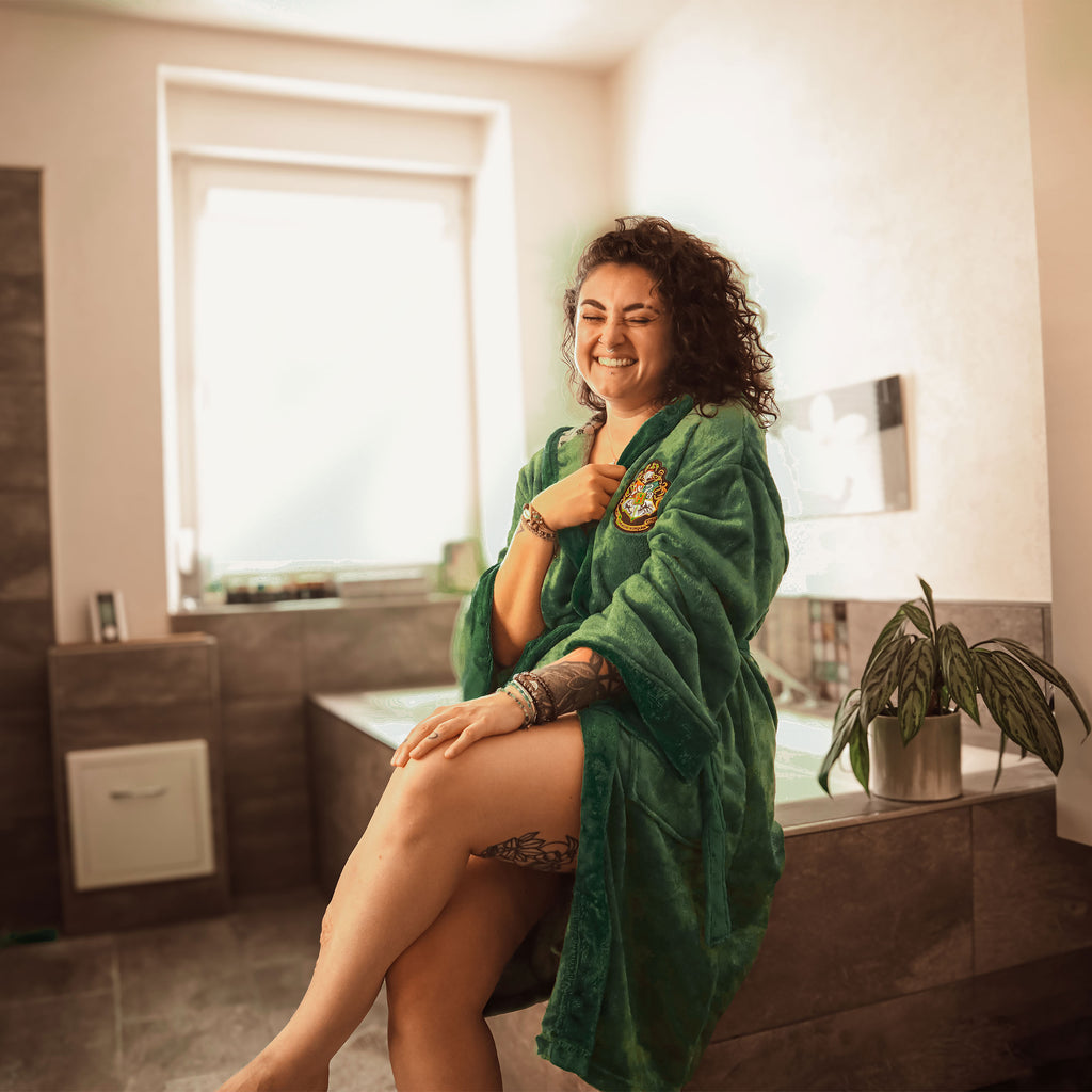 Imagen del producto Harry Potter - Bata de baño con escudo de Slytherin verde