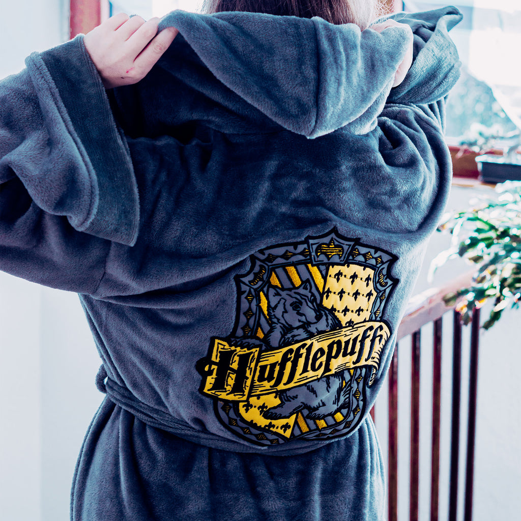 Imagen del producto Harry Potter - Bata de baño con escudo de Hufflepuff gris