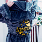 Imagen del producto Harry Potter - Bata de baño con escudo de Hufflepuff gris