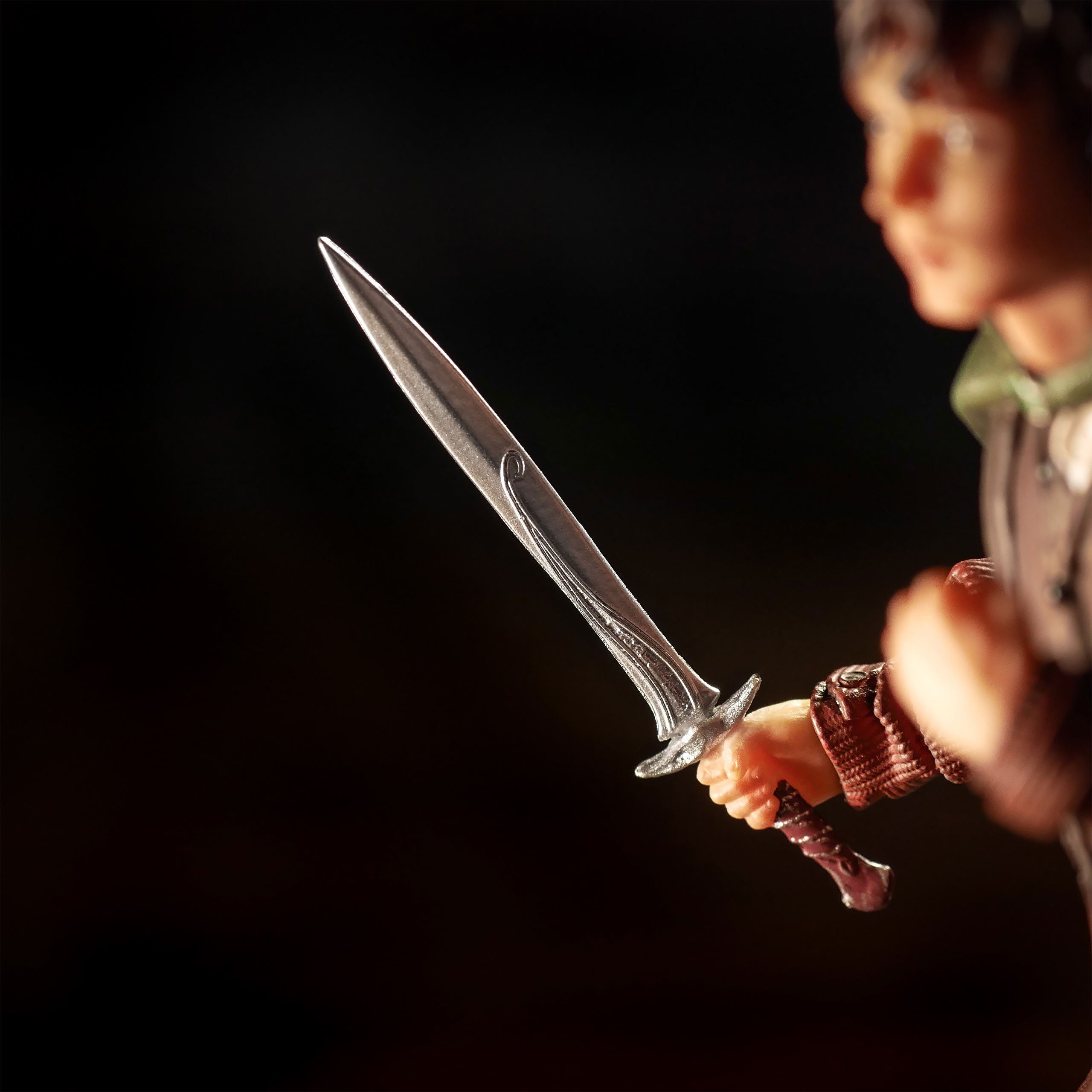 Product image The Lord of the Rings - Frodo BDS Art Scale Deluxe Statue 14 cm