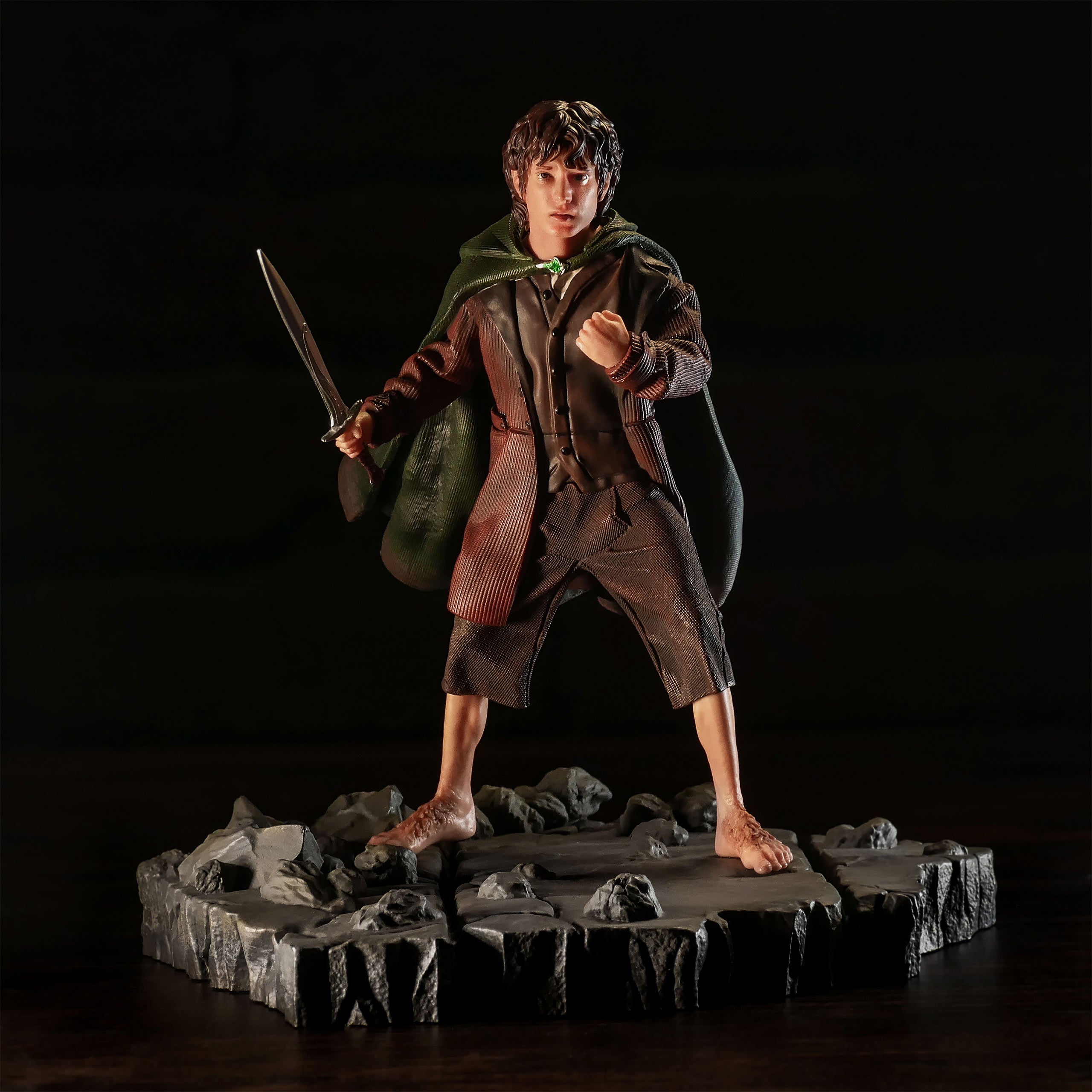 Product image The Lord of the Rings - Frodo BDS Art Scale Deluxe Statue 14 cm