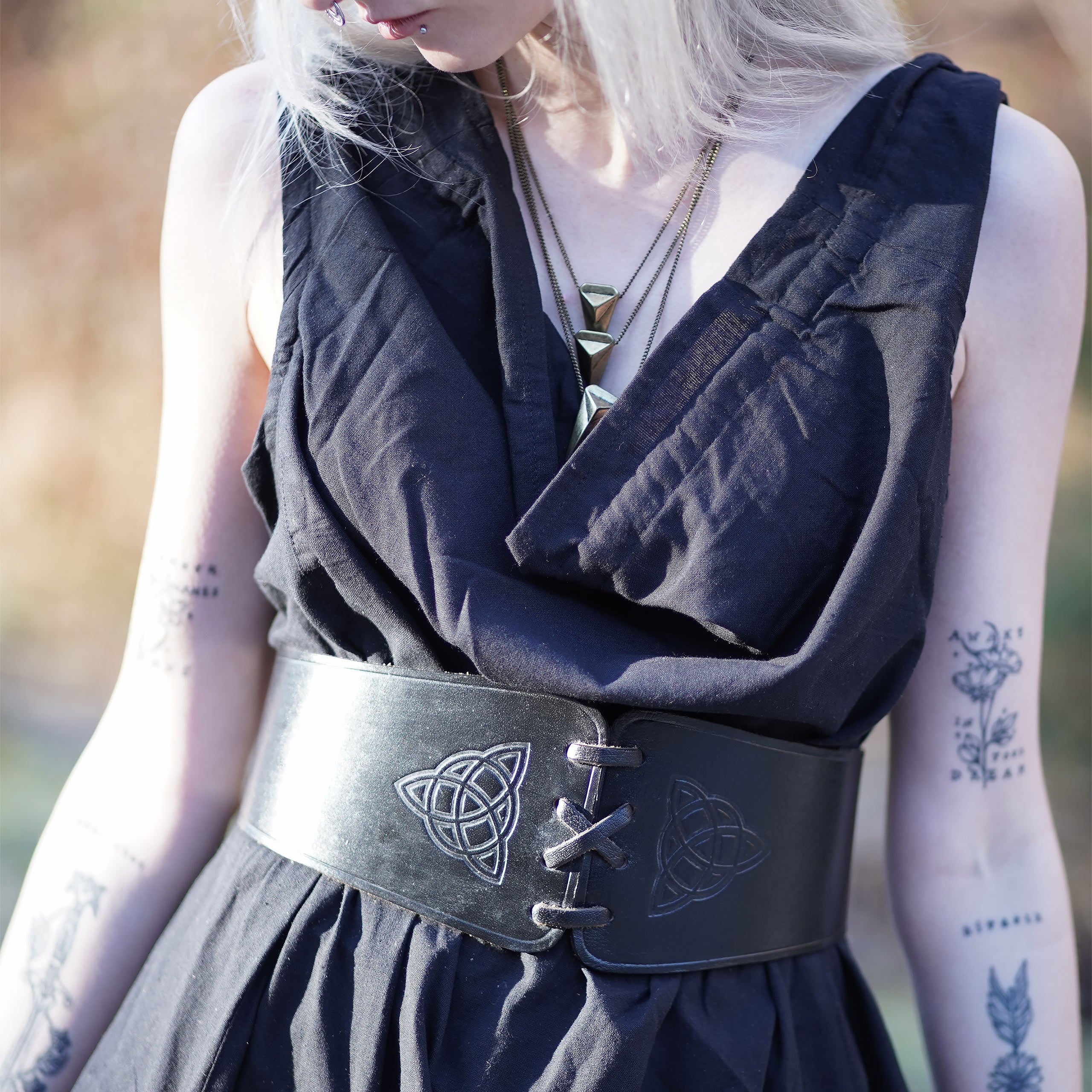 Imagen del producto Cinturón medieval Alana con estampado celta negro