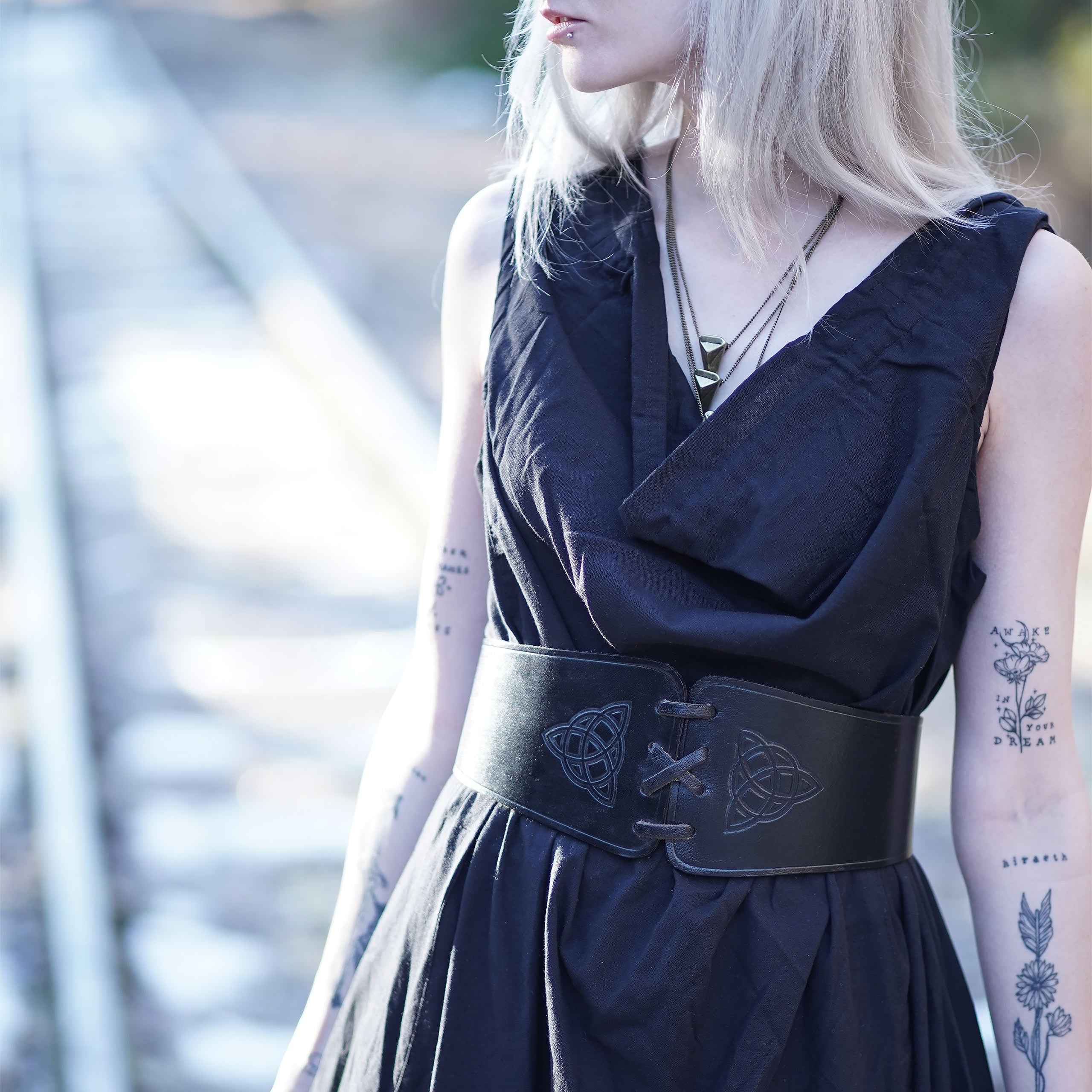 Imagen del producto Cinturón medieval Alana con estampado celta negro