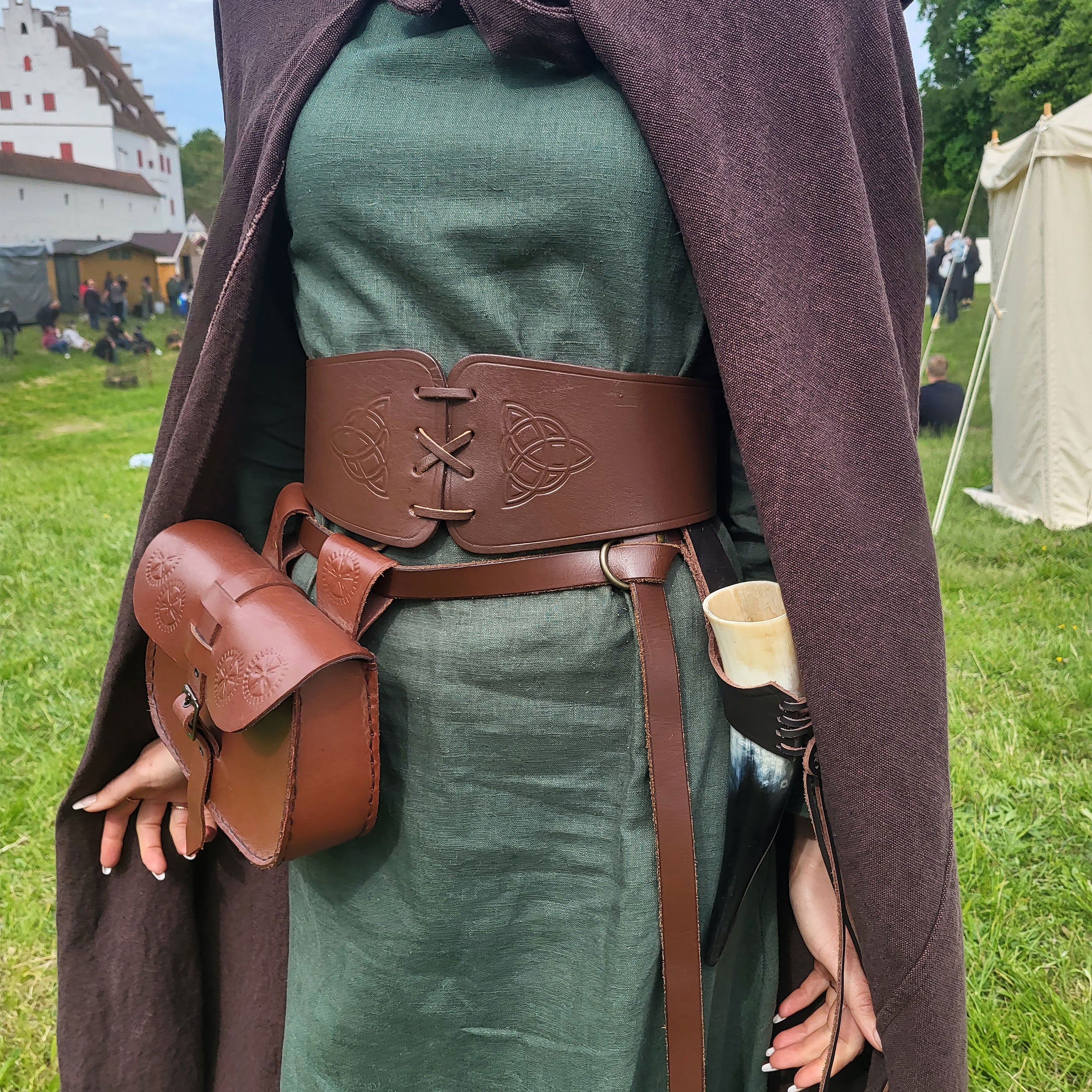 Imagen del producto Cinturón corsé medieval Alana con grabado celta marrón