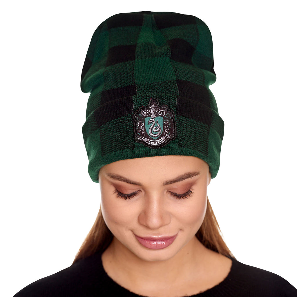 Imagen del producto Harry Potter - Gorro de Cuadros con Escudo de Slytherin