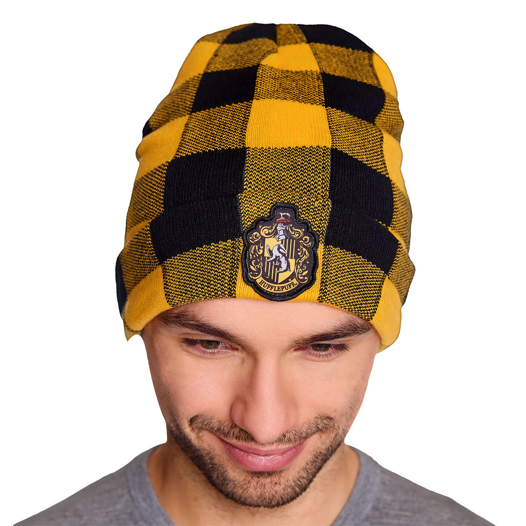 Imagen del producto Harry Potter - Gorro de Cuadros con Escudo de Hufflepuff