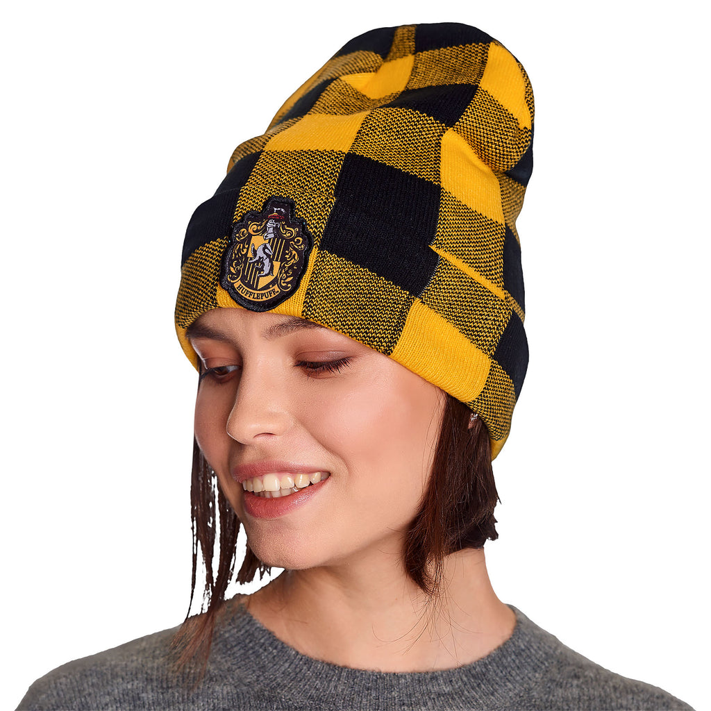 Imagen del producto Harry Potter - Gorro de Cuadros con Escudo de Hufflepuff