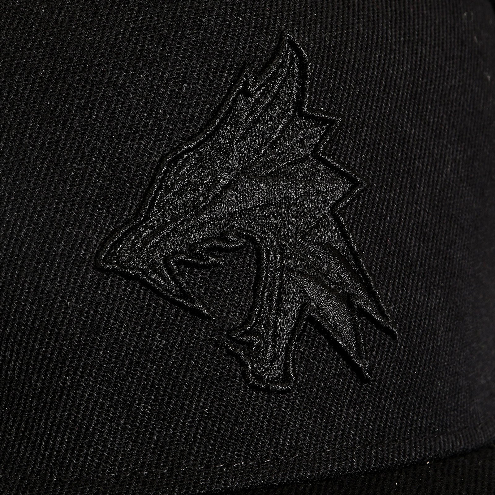 Product image Witcher - Wolf Silhouette Snapback Cap black