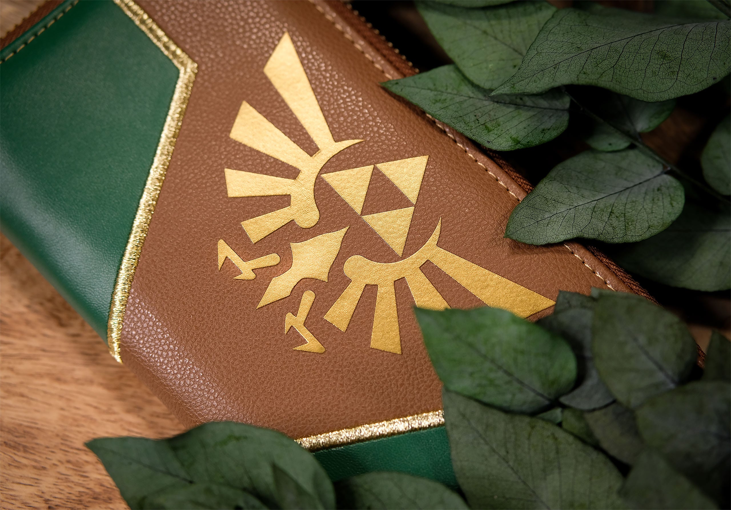 Imagen del producto Zelda - Billetera con logo de Hyrule verde-marrón