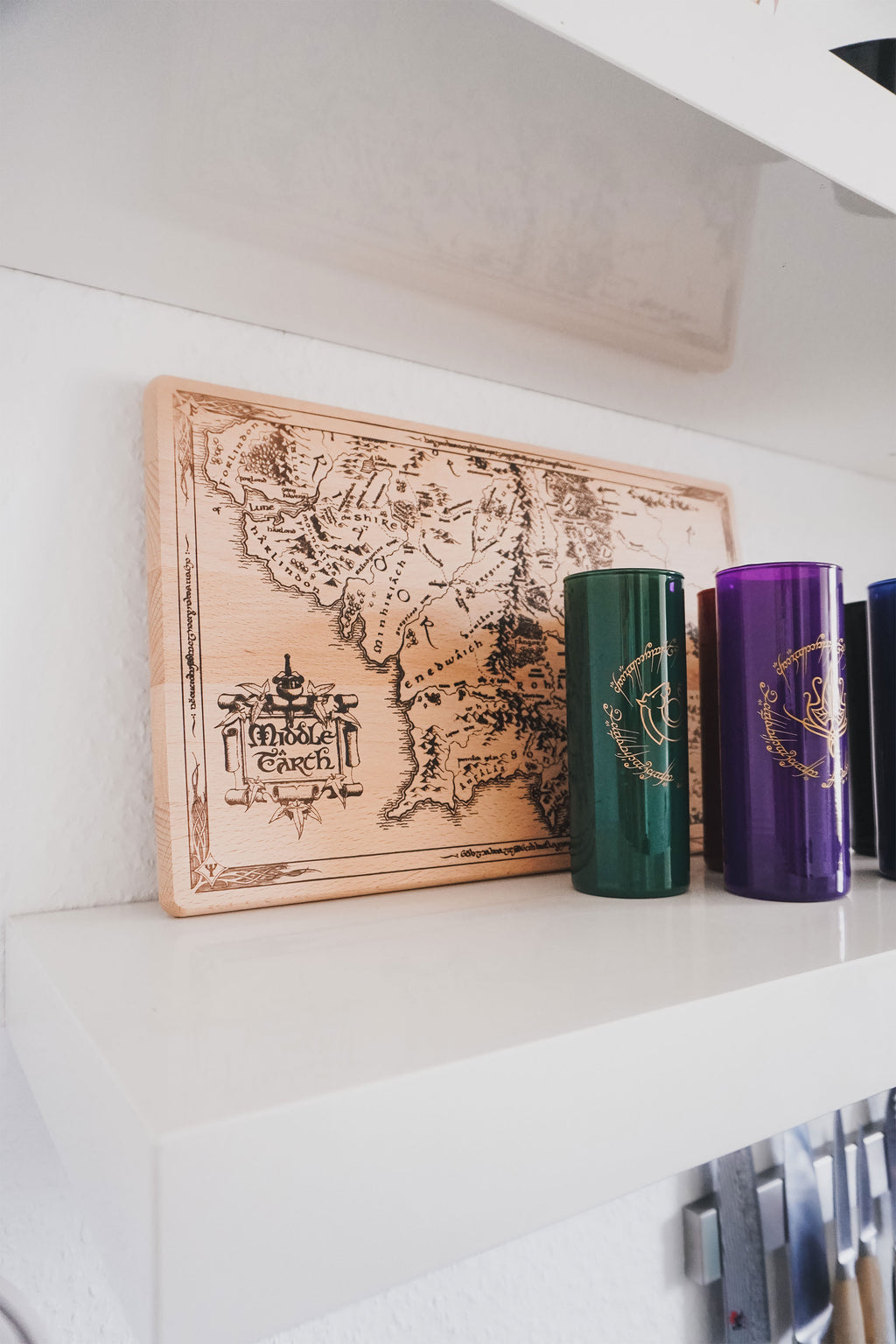 Imagen del producto Señor de los Anillos - Tabla de cortar de madera de haya con mapa de la Tierra Media