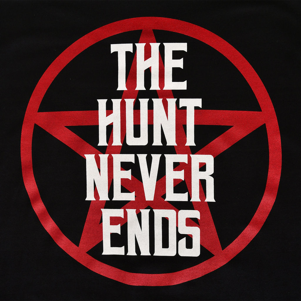 Imagen del producto La caza nunca termina Camiseta para fans de Supernatural negra