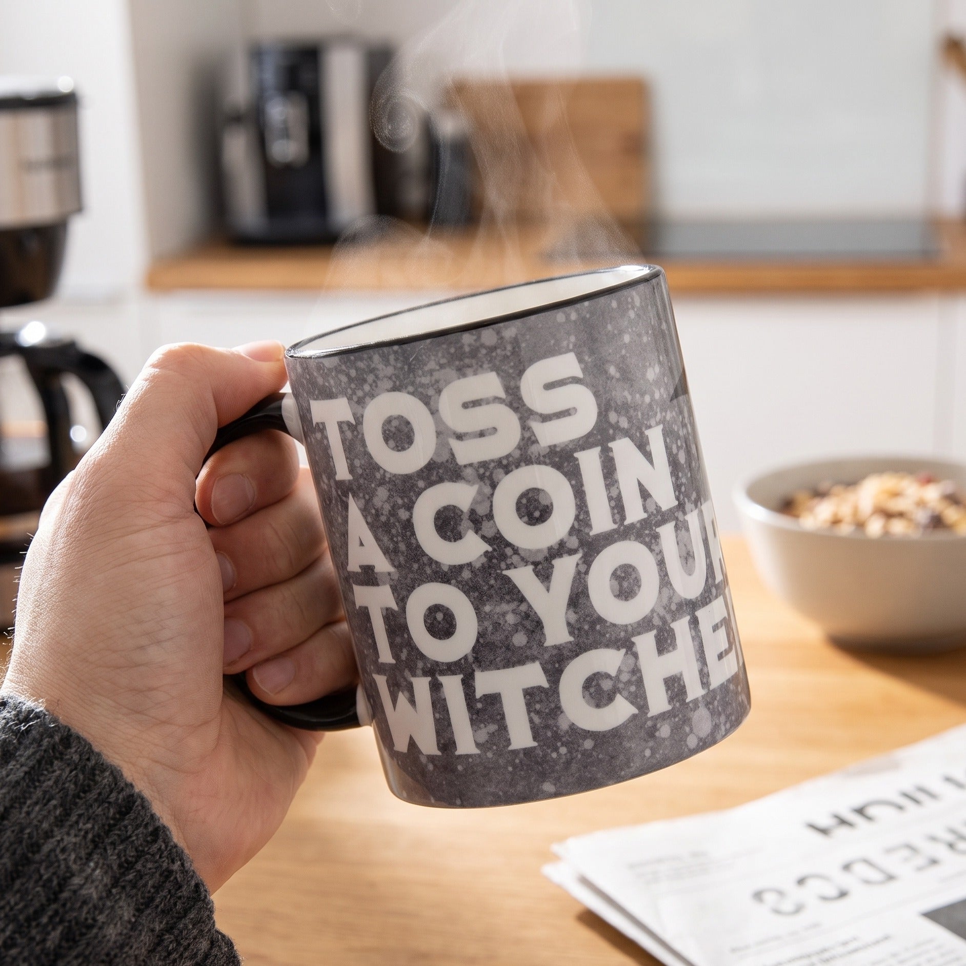 Imagen del producto Taza 'Toss a Coin' para fans de Witcher