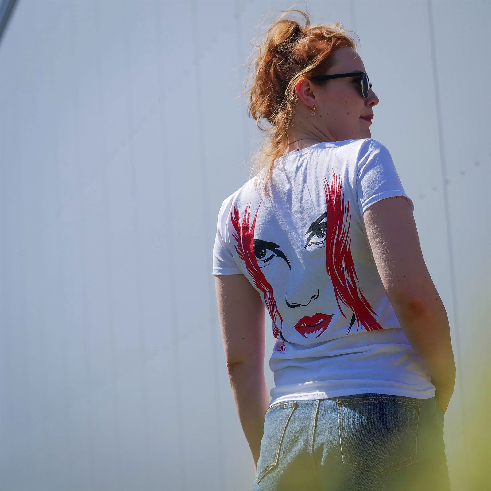 Imagen del producto Black Widow - Camiseta grande para mujer en blanco