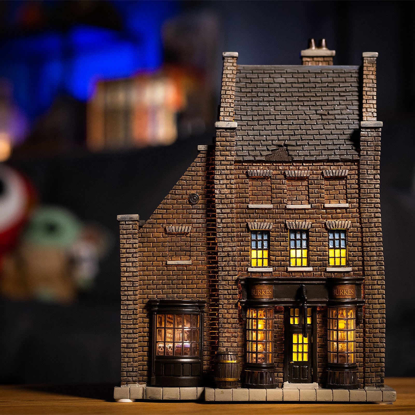 Imagen del producto Réplica Miniatura de la Tienda Borgin & Burkes con Iluminación - Harry Potter