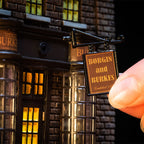 Imagen del producto Réplica Miniatura de la Tienda Borgin & Burkes con Iluminación - Harry Potter