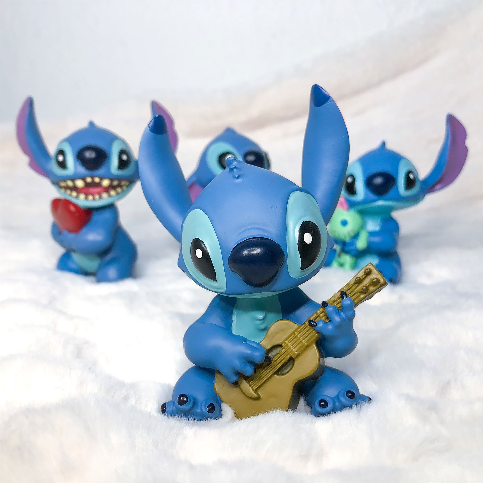 Imagen del producto Lilo & Stitch - Figura de Stitch con guitarra