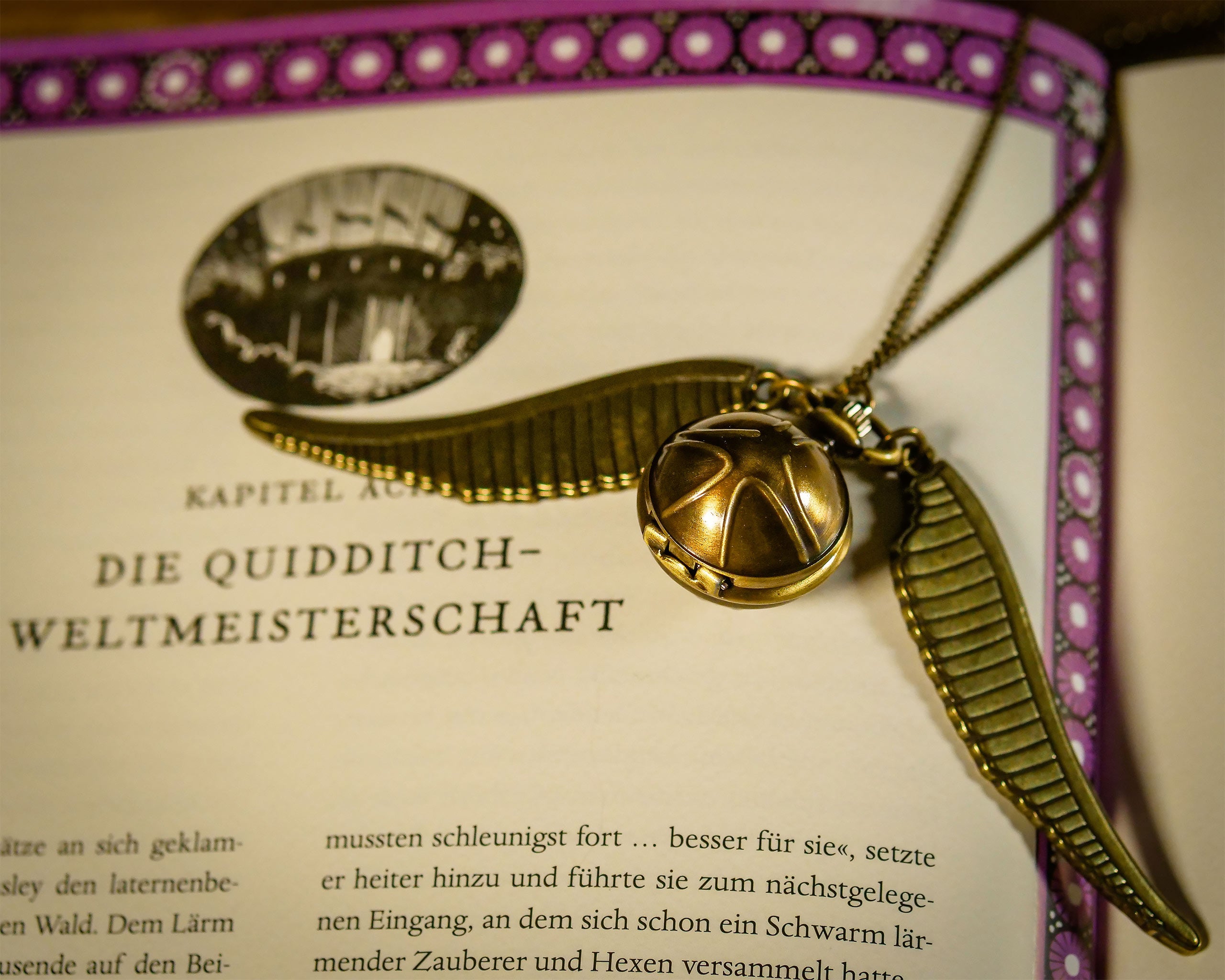 Product image Harry Potter - Golden Snitch Medallion on Necklace
