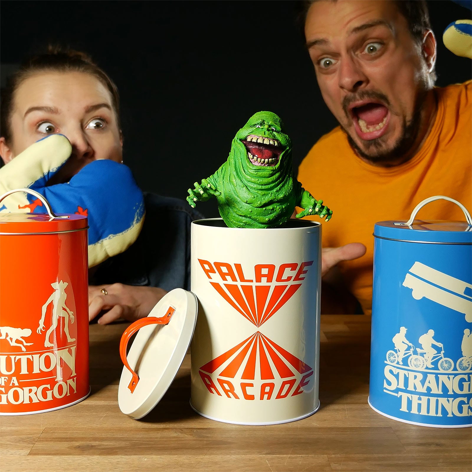 Product image Stranger Things - Upside Down Oven Glove 2-piece Set