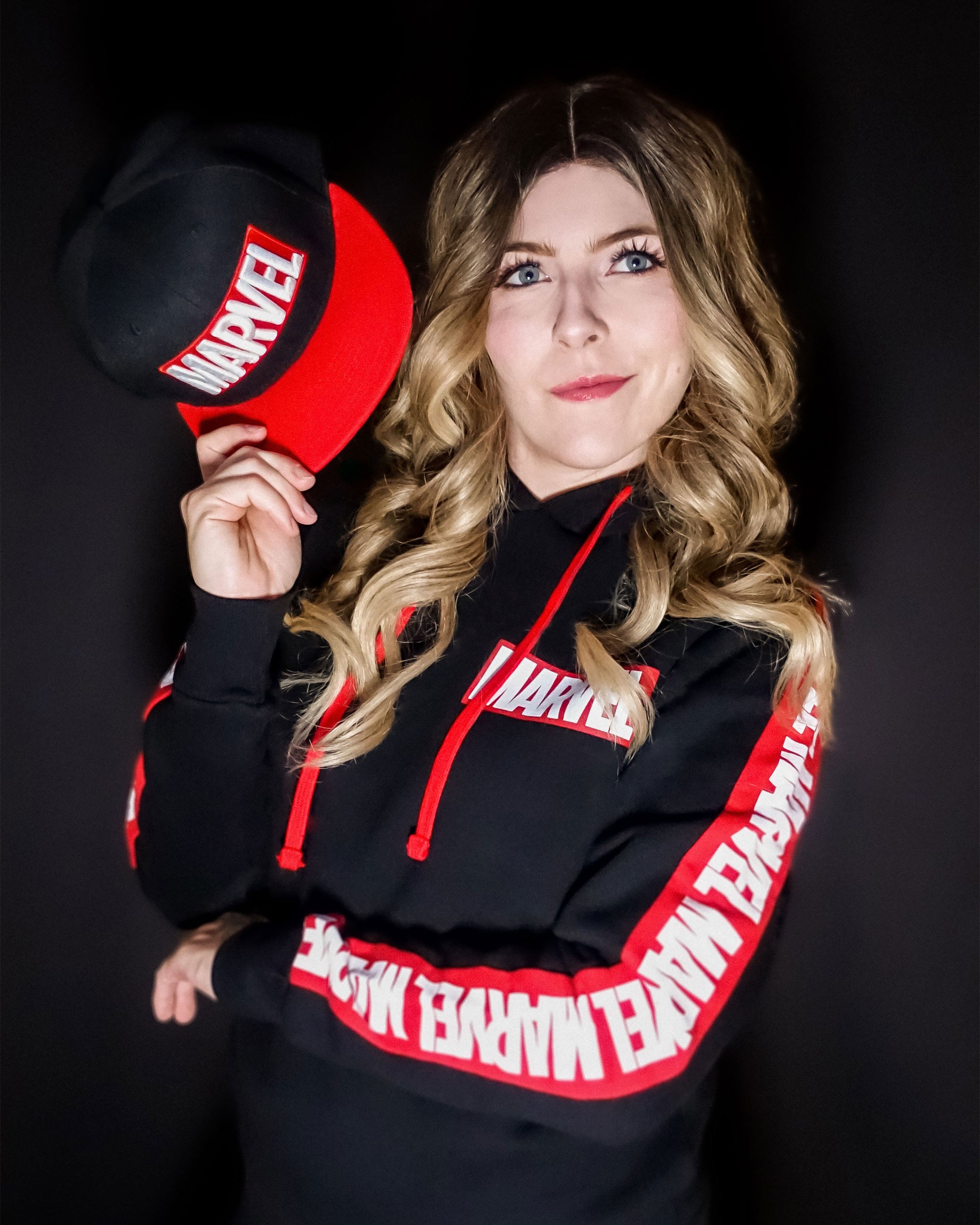 Imagen del producto Marvel - Sudadera con capucha y estampado en la manga negra