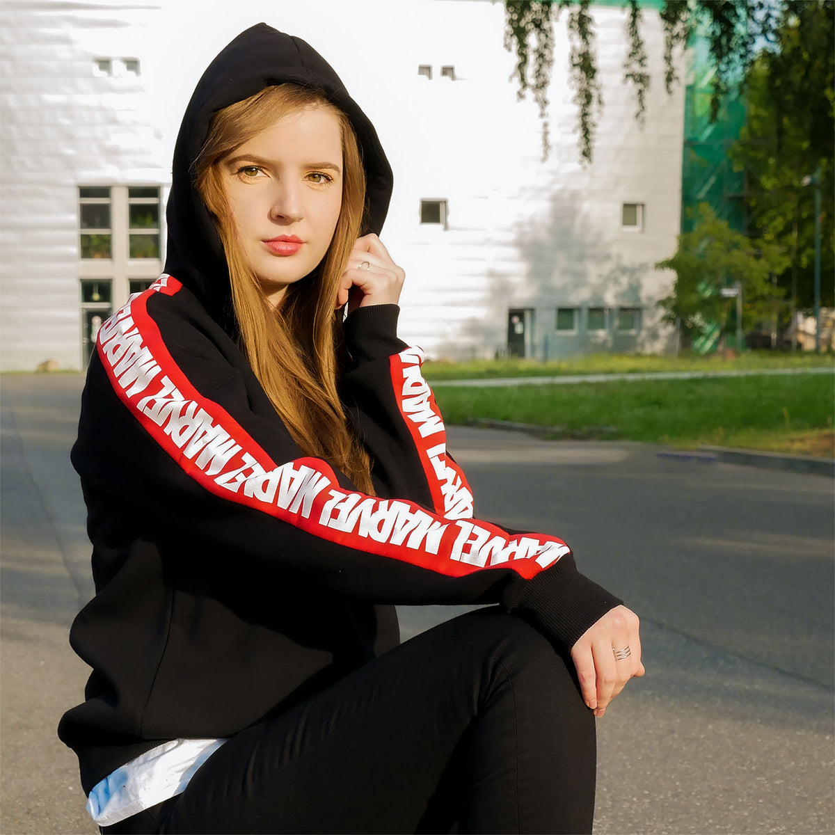 Imagen del producto Marvel - Sudadera con capucha y estampado en la manga negra